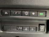 運転席側から両側スライドドアの開閉ができます