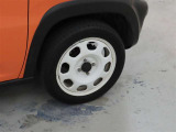 装着タイヤサイズは、165/60R15です。