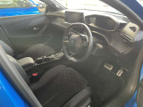 運転中の視線移動を抑えるレイアウトの「iCockpit」。