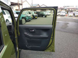 運転席のドア内部の写真です。