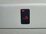 【SOSコール】事故や急病の時にボタンひとつで専門のオペレーターに接続。エアバックが開く事故の時は自動でオペレータに接続してくれます!