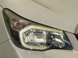 【HIDヘッドライト】非常に明るく前方を照らしてくれるので、悪天候や夜間の走行時も視界良好で安心してお乗りいただけます。