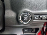 エンジンプッシュスタートシステムなので、鍵を取り出すことなくエンジンの始動が可能です!