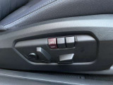 メモリー機能付電動シートを運転席に装備しております。