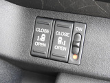 ★両側電動スライドドア★荷物で手が塞がっている時や、急な坂道での開閉も、楽々、運転席の手元のスイッチでも開閉していただけます。リモコンでの開閉もOK!!