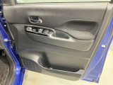 窓の開閉もスイッチひとつで簡単!駐車券を取るときもラクラク★
