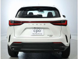 レクサスのLをモチーフにしたテールランプデザインが車両の美しさ、存在感を際立たせます。