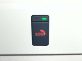 【SOSコール】事故や急病の時にボタンひとつで専門のオペレーターに接続。エアバックが開く事故の時は自動でオペレータに接続してくれます!