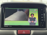 停車中にテレビ番組を視聴できる画面を備えています。待ち時間などにも映像を楽しめるのがうれしいポイントで、画面表示からテレビ機能の利用を確認できます。