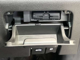 運転席からすぐ手が届く収納ボックス★サッと取り出したい小物を収納しておくと便利です!
