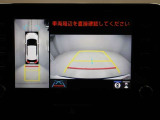 パノラミックビューモニターを装備。駐車場や交差点でクルマを真上から見るように周囲を確認できます。機能の詳細は販売店スタッフまでおたずねください。