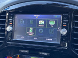 複数の音源や交通情報などを選べるメニュー画面です。項目ごとにアイコンと文字で表示され、聴きたい音楽や利用したい機能を選ぶ際にも、内容を確かめながら操作できます。