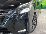 【LEDヘッドライト】悪天候や夜間走行時も良好な視界を確保し安心して運転できる高輝度LEDヘッドライトを装備!点灯速度が早く、消費電力も抑えられています。