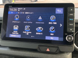 タッチ操作に対応した画面に各種メニューが並び、ナビやオーディオなどの機能を選びやすい構成です。画面表示を確認しながら、必要な機能へスムーズにアクセスできます。