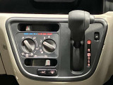【マニュアルエアコン】ダイヤルまわして簡単に温度調整が可能!車内も快適★