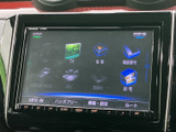 ナビゲーションや音楽ソースを画面から選べる構成で、目的地設定から普段のオーディオ利用までまとめて扱えます。項目が並び、用途に応じて選びやすい装備です。