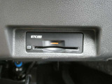 純正ETC2.0付 料金所もスムーズに通れ、割引料金の適用もあります。ビルトインできれいに収まっており、見た目もスマートです。