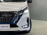 【LEDヘッドランプ】ハロゲンヘッドランプの約2倍の明るさ!夜の運転も安心です!