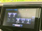 AM・FMのほかBluetoothやAUXなど、複数の音源を画面から選択できる構成です。普段お使いの機器や聴きたい内容に合わせて切り替えられ、日々の移動を快適にサポートします。