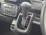 手に馴染むシフトノブで扱いやすく、快適な運転を支えます。