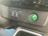 パワースライドドアのスイッチは運転席から操作ラクラク。★信号待ちなどで停車した時に自動でエンジンがストップする【ecoIDLE】(アイドリングストップシステム)