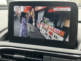 停車時には画面でテレビ番組を視聴でき、車内で待ち時間を過ごす際にも活用できます。映像表示の大きさや見え方を確認しながら、装備の使い勝手をご検討ください。