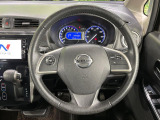 インテリアに合わせたデザインのステアリングは、運転される方のことも考え、運転しやすい形状、大きさです。是非一度、実際に触ってお確かめください。