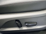 運転席は高級感あるパワーシート!女性の方でもスイッチひとつで簡単に調節できます!