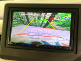 【バックカメラ】駐車時に後方がリアルタイム映像で確認できます。大型商業施設や立体駐車場での駐車時や、夜間のバック時に大活躍!運転スキルに関わらず、今や必須となった装備のひとつです!