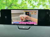 停車中には画面でテレビ番組を視聴でき、休憩時間や待ち合わせの合間にも活用できます。映像が見やすく表示され、車内で過ごす時間の楽しみを広げてくれます。