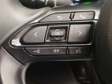 ハンドルのスイッチでディスプレイオーディオの音量調整や操作ができます。