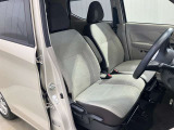 【運転席・助手席転席】運転席の足もともゆったりで長距離ドライブでも快適に★