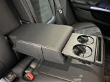 納車前整備は、メルセデスベンツ国際認定メカニックによる最新の検査ライン等の施設が充実した当社工場で入念に行います。メルセデス・ベンツの定める厳しい基準をクリアしたお車のみをご案内させて頂きます。