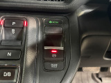 電子パーキングに加えてブレーキホールドシステムを装備しておりますので、信号待ちや踏み切り待ちでもブレーキを踏まずに停止できます!発進する際はアクセルを踏むだけですので渋滞時などはかなり楽ですね!