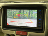 【バックカメラ】駐車時に後方がリアルタイム映像で確認できます。大型商業施設や立体駐車場での駐車時や、夜間のバック時に大活躍!運転スキルに関わらず、今や必須となった装備のひとつです!