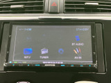 地デジやチューナー、Bluetoothオーディオ、AV入力など、画面上で音源を選べる構成です。利用したいソースを一覧から確認でき、移動中の音楽やラジオを楽しみたい方に便利です。