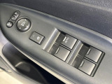 【電動格納ミラー】サイドミラーは電動格納式となっており、狭い駐車場でもキズがつくリスクを抑えられます。