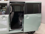 【両側オートスライドドア】子供を乗せたりするのにも隣のお車を気にせずストレスフリー★雨の日などはリモコンキーからドアの開閉ができとても便利な両側オートスライドドア★