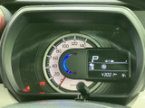 速度計や燃料残量などの情報がまとまり、運転中も必要な表示を確認しやすいメーターまわりです。走行状況を把握しやすく、日々の運転を支えます。