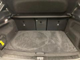 大容量トランクスペース。分割可倒式セカンドシートを使用すれば更に広大なスペースが実現します。