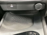 USBソケットで車内でもスマホの充電ができます♪