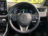 【純正革巻きステアリング】上質な革を使用することで、手にしっかり馴染みとても運転しやすいハンドルです♪