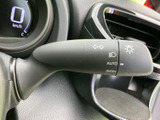 レバーに表示された記号や文字から機能を見分けやすく、運転席から手元の操作を確認しやすい配置です。周辺の表示もまとまっており、日常使いで扱いやすさに配慮されています。