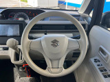 インテリアに合わせたデザインのステアリングは、運転される方のことも考え、運転しやすい形状、大きさです。是非一度、実際に触ってお確かめください。