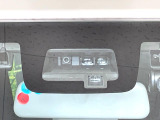 【スズキ セーフティサポート】走行中に前方の車両等を認識し、衝突しそうな時は警報とブレーキで衝突回避と被害軽減をアシスト。より安全にドライブをお楽しみいただけます。