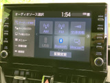 AM・FMラジオに加え、USBやBluetoothなどの音源を選べるオーディオメニューを表示。用途に合わせて音源を切り替えられ、毎日の移動時間をお好みの音楽やラジオとともに過ごせます。