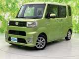 四角いヘッドライトと引き締まったフロントまわりが印象的。明るいボディカラーが親しみやすさを添え、存在感のある佇まいで日中も夜間も目を引きます。
