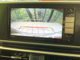 【バックカメラ】駐車時に後方がリアルタイム映像で確認できます。大型商業施設や立体駐車場での駐車時や、夜間のバック時に大活躍!運転スキルに関わらず、今や必須となった装備のひとつです!