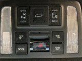 【パワーバックドア】スマートキーや運転席のボタンを押すだけでリアゲートが自動で開閉します!荷物を持っている時や、高い位置にあるバックドアを閉める際に便利な機能です♪