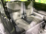 後部座席も気になるようなキズ・汚れやへたり等、大きなダメージはなく、良好な状態です。